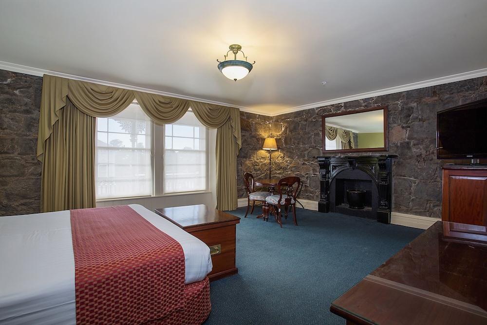 Standard Room, 1 King Bed, Non Smoking photo 3