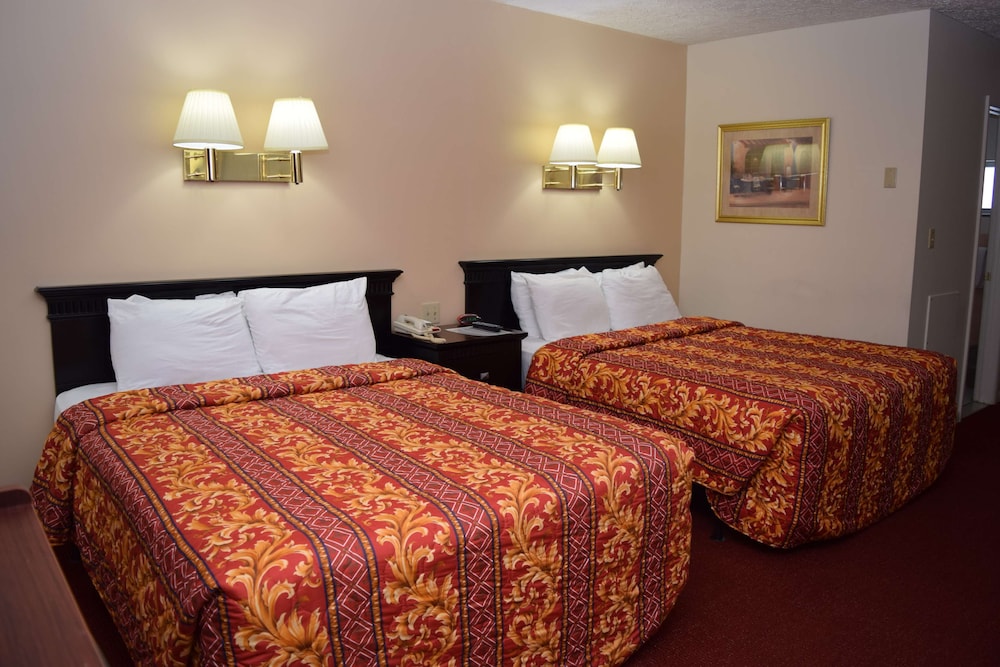 Deluxe Room, 2 Queen Beds, Smoking, Refrigerator & Microwave photo 1
