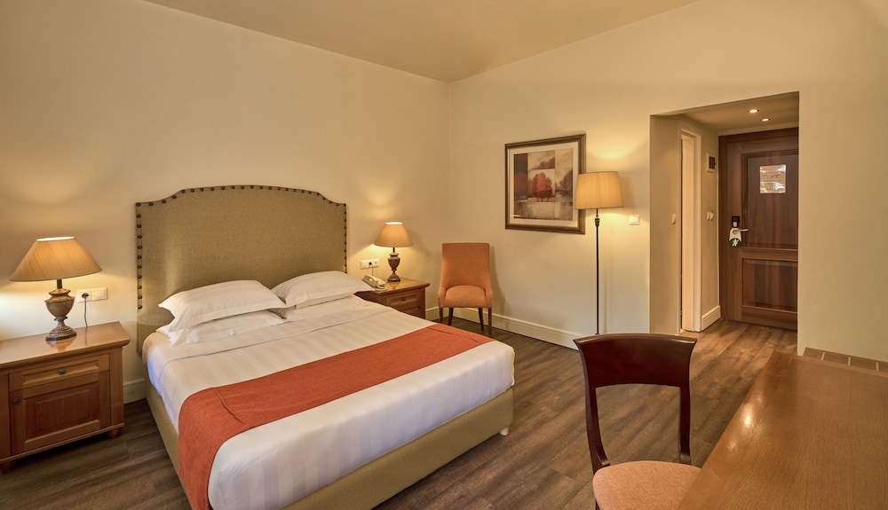 Classic Double Room, Balcony - Photo 5