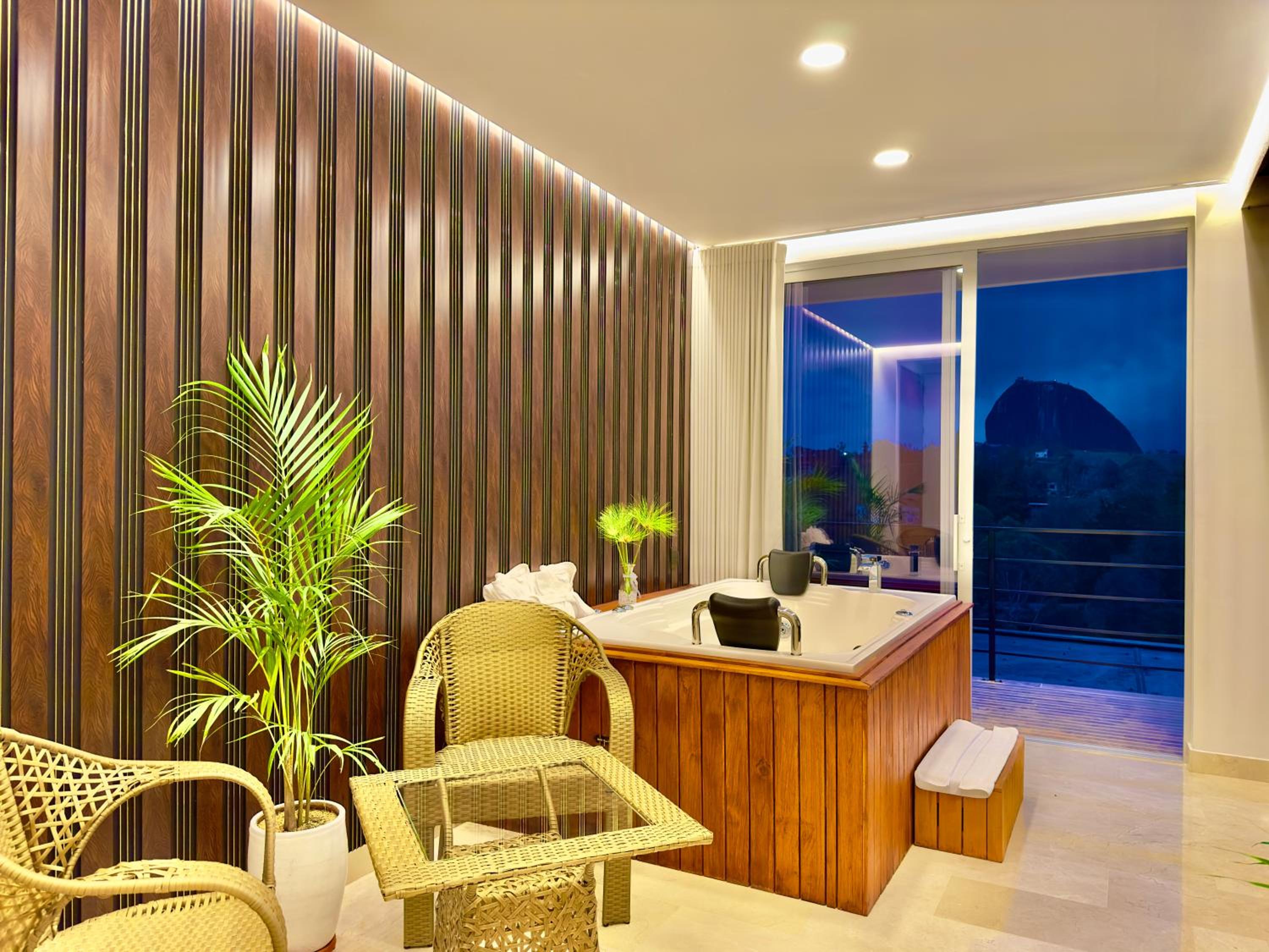 King Suite with Spa Bath photo 1