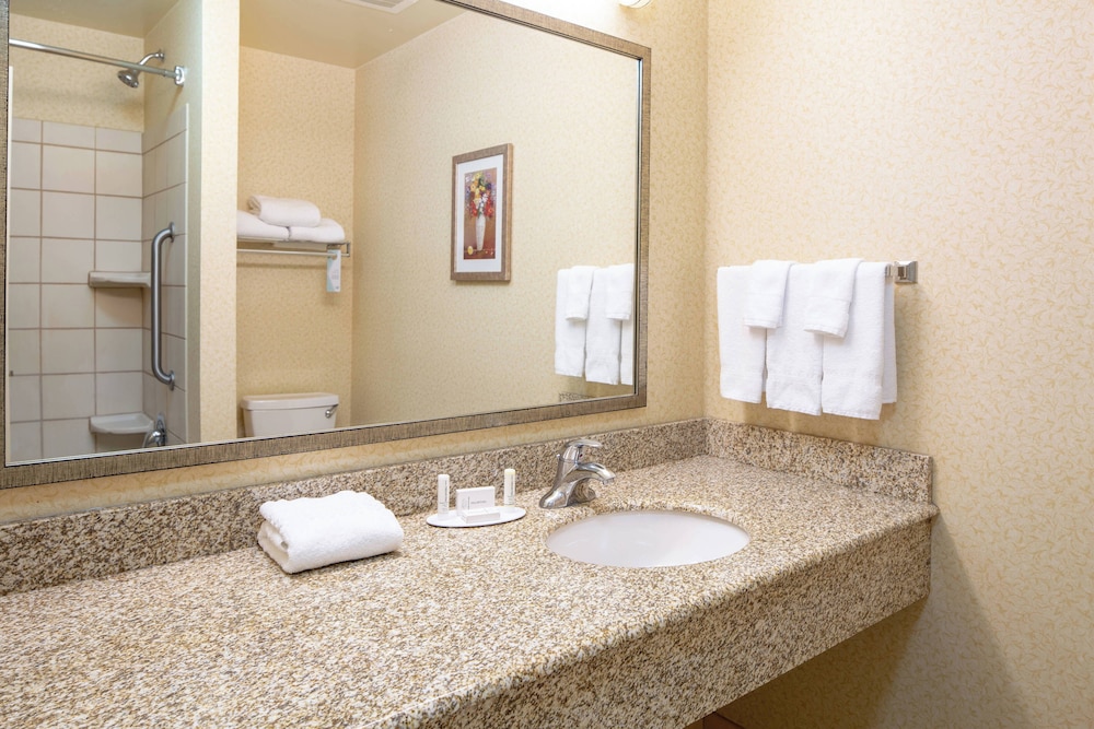 Room, 2 Queen Beds - Photo 3