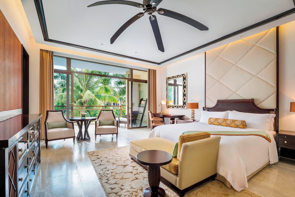 Room, 1 King Bed, Pool View - Photo 4