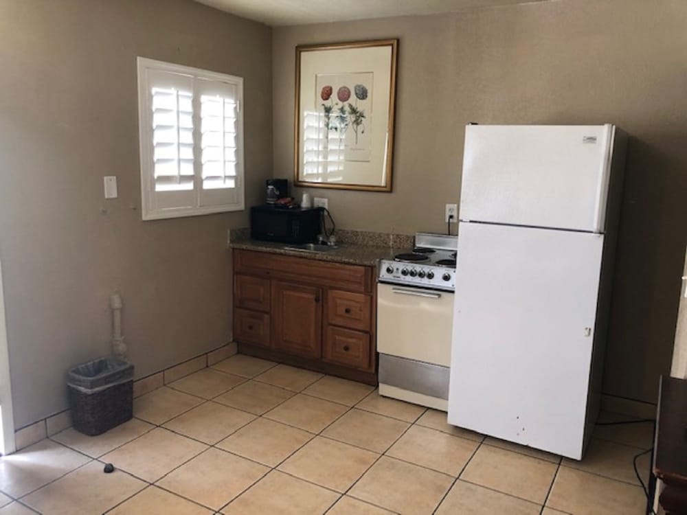 Superior Single Room, 1 Queen Bed, Non Smoking, Kitchenette photo 2