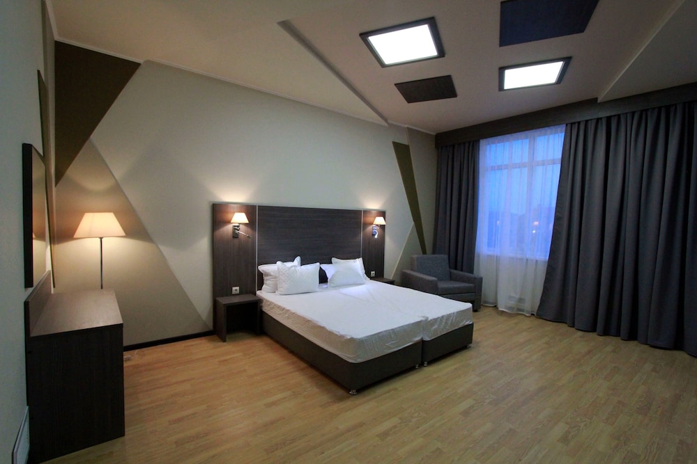 Family Room, 1 Bedroom photo 1