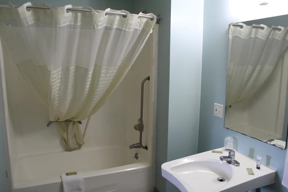 Standard Room, 1 King Bed photo 3