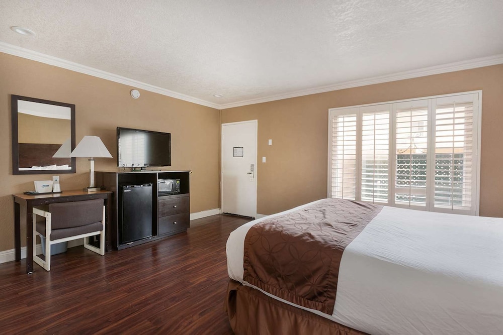 Mini Suite, Multiple Beds, Non Smoking - Photo 7