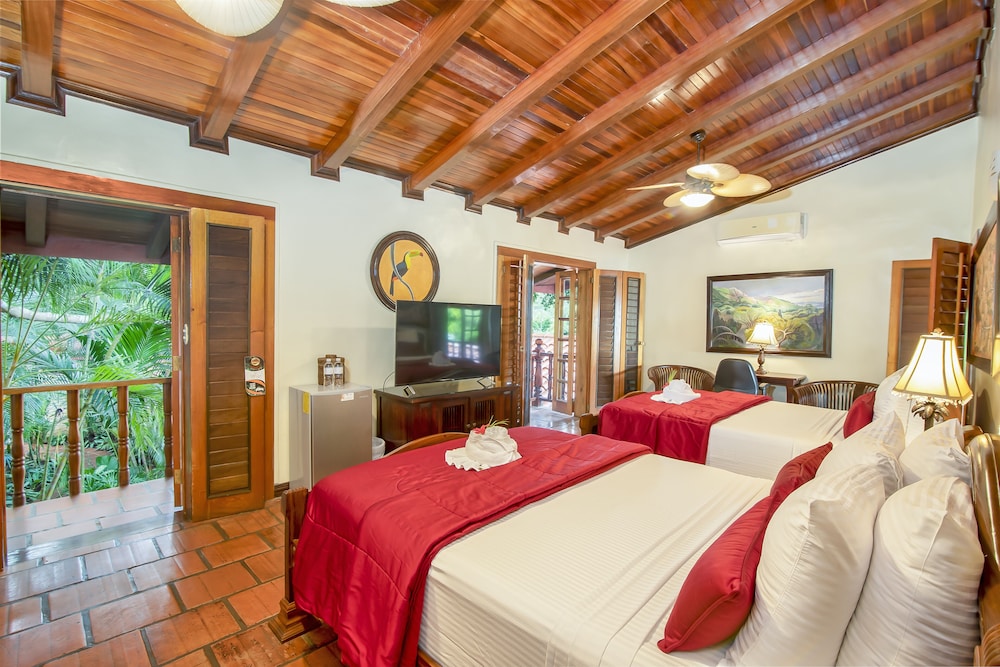 Double Room, 2 Queen Beds, Garden View - Photo 1