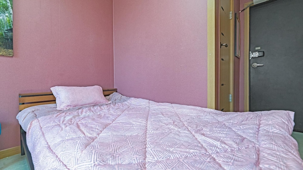 Basic Room, 1 Bedroom (205 (No Pet)) photo 2
