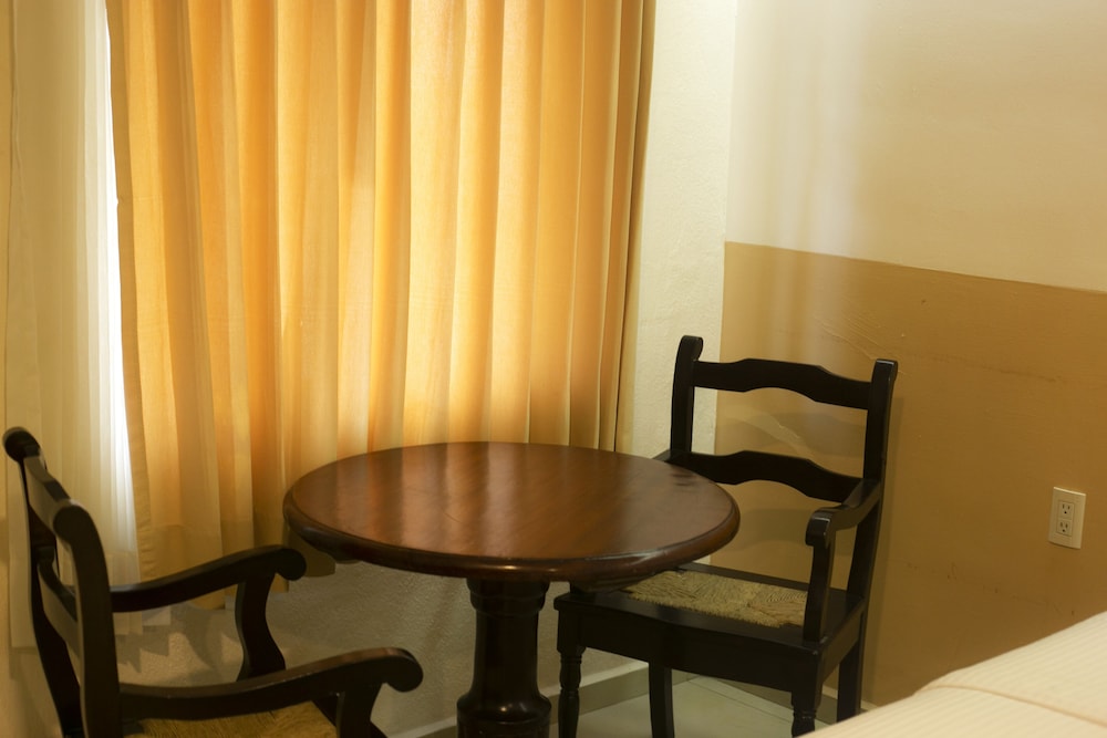 Standard Twin Room - Photo 2