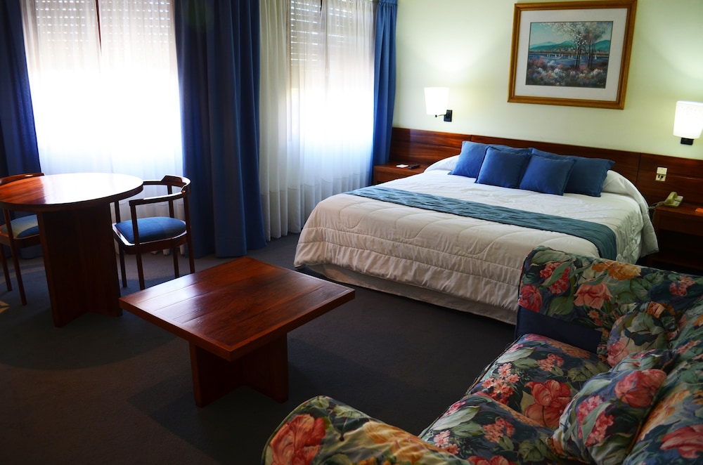 Luxury Suite, 1 King Bed, Hot Tub, City View photo 1