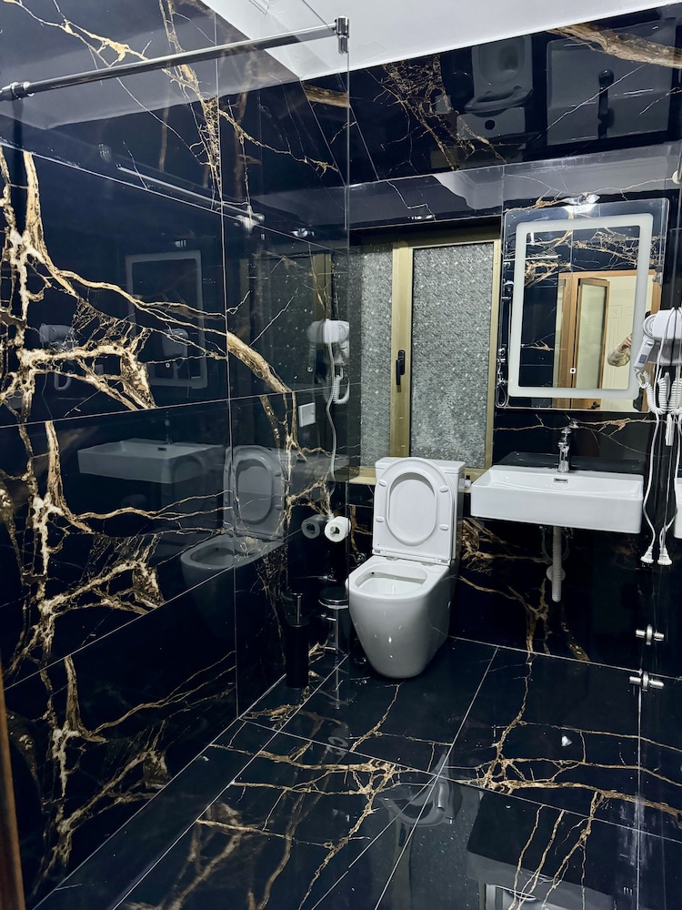 Deluxe Triple Room photo 2