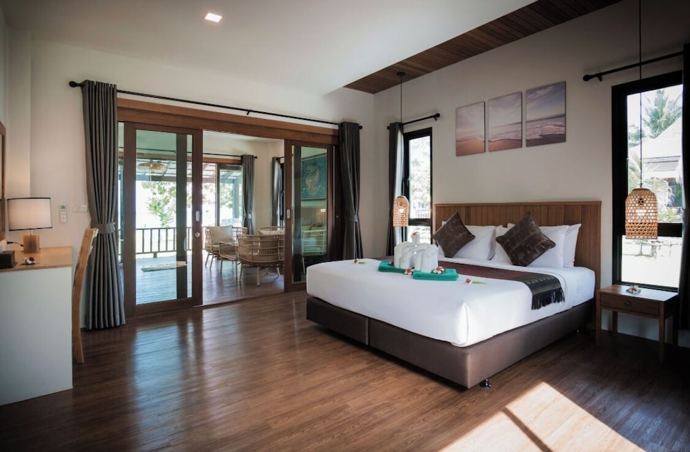 Suite with SPA Bath photo 2