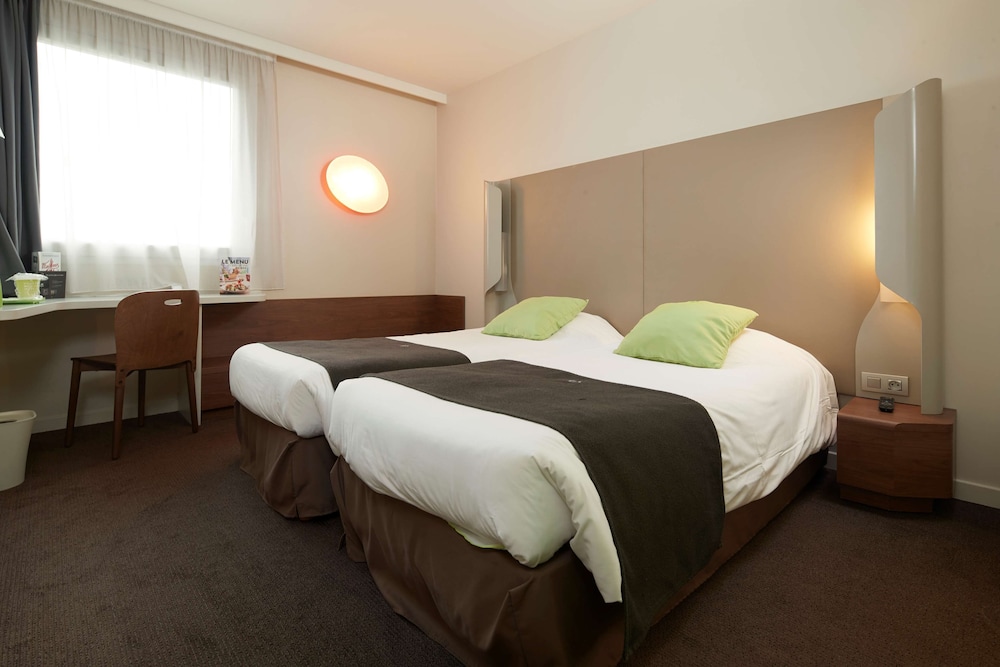 Standard Room, Multiple Beds - Photo 1