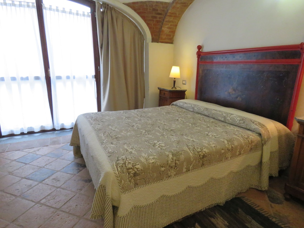 Superior Suite, 1 Bedroom, Kitchen, Courtyard View photo 2