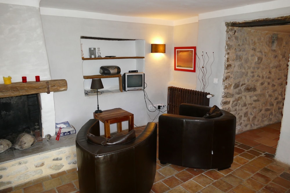 Standard House, 1 Bedroom, Pool Access, Garden View (La Cardonille) photo 3
