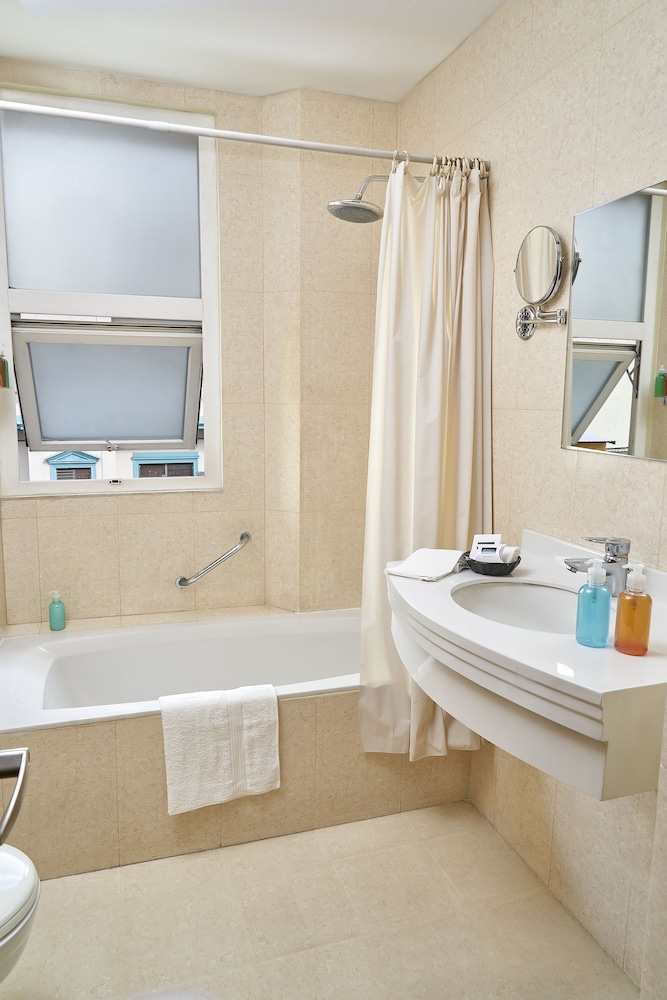 Deluxe Triple Room photo 2