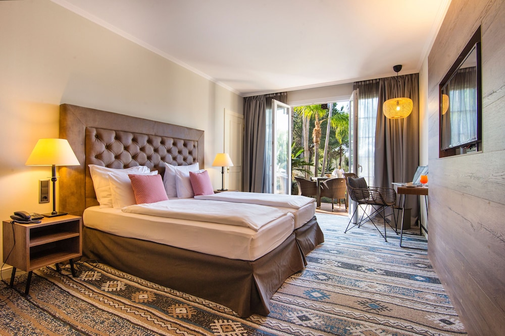 Room, 1 King Bed with Sofa bed, Pool View