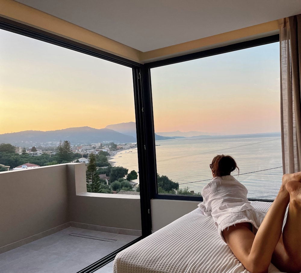 Premium Villa Sea View with Private Hot-Tub and Heated Pool
