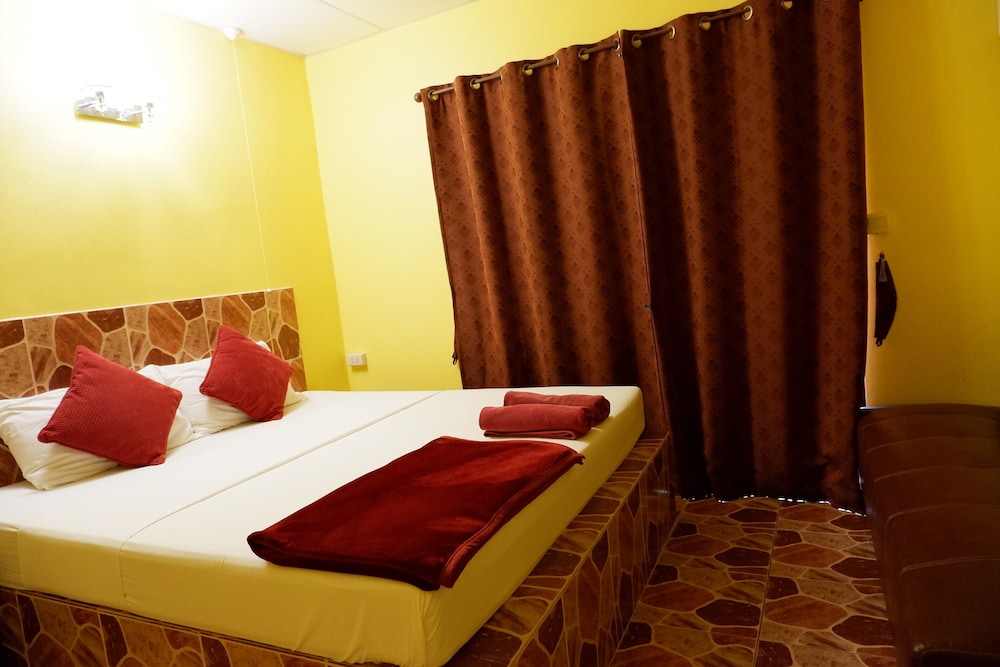 Overnight Fan Room - Photo 9