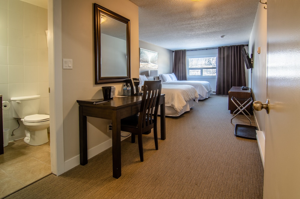 Double Room, 2 Queen Beds photo 3