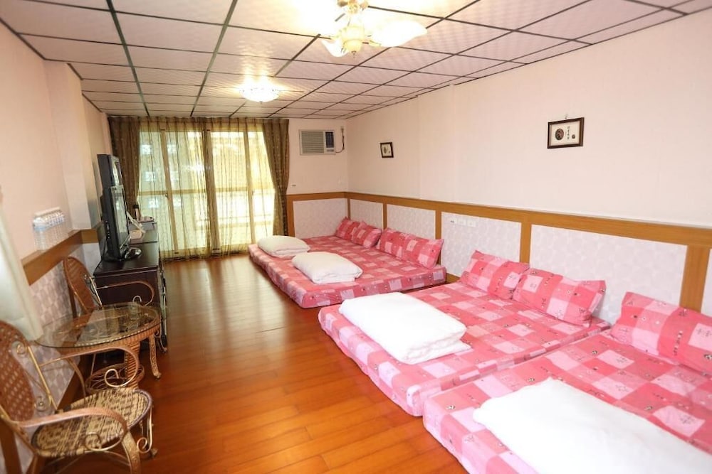 Family Room, Balcony, City View photo 3