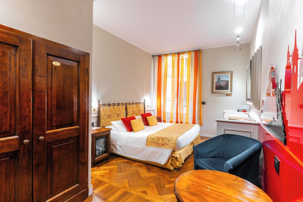 Classic Double or Twin Room - Photo 11