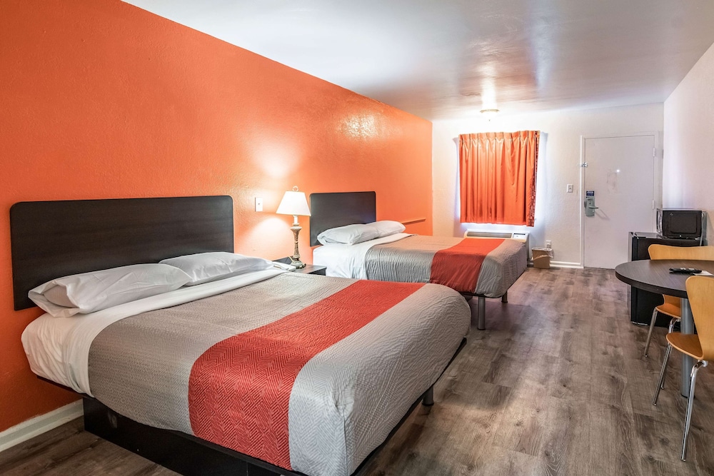 Deluxe Room, 2 Double Beds, Non Smoking, Refrigerator & Microwave - Photo 5
