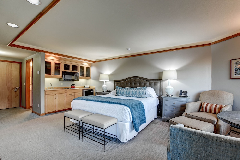 Southwind - Ocean View King Studio - Fireplace, Kitchenette, Deck photo 1