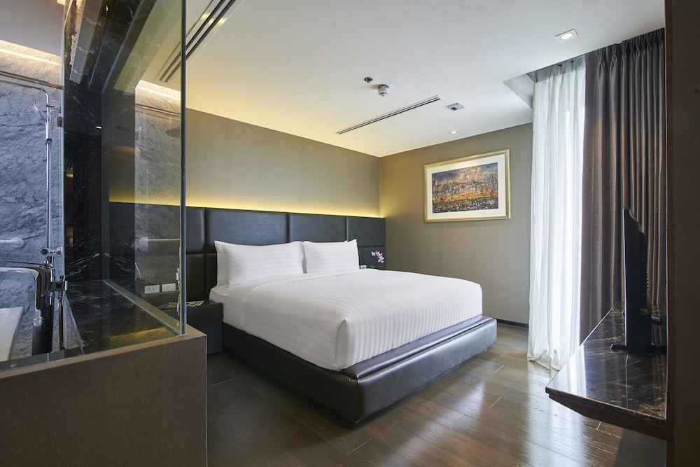 Penthouse photo 3