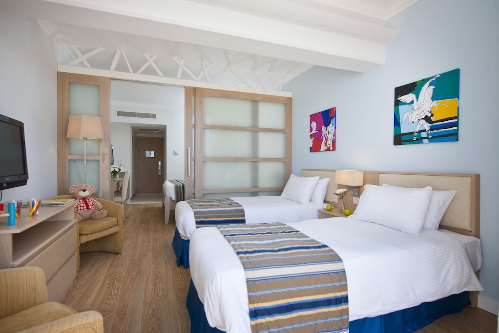 Family Suite (Sea View & Pool View)