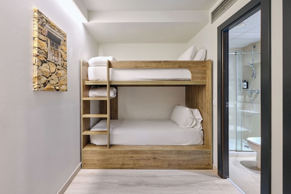Deluxe Room (Sextuple)