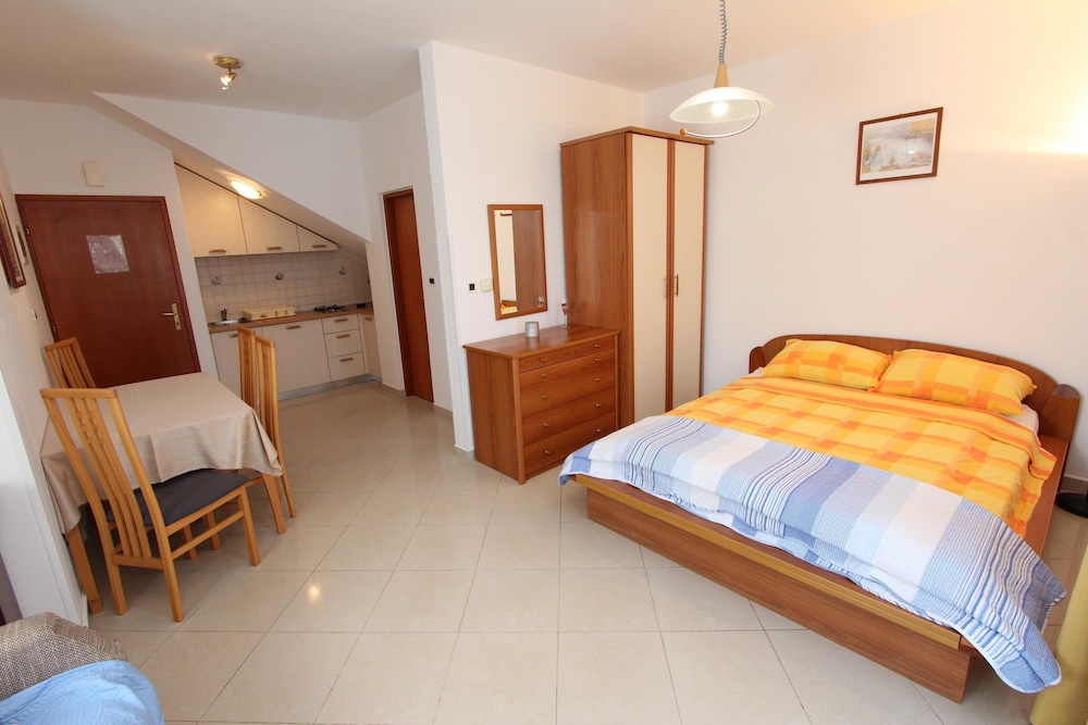 Studio Apartment, Ground Floor