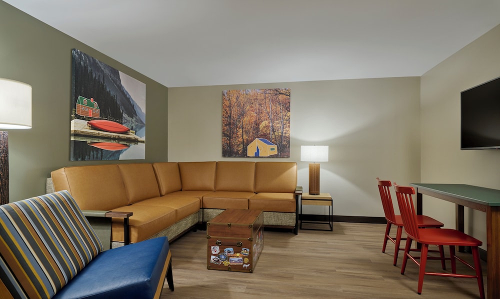 Suite, Accessible (Grizzly Bear) photo 1