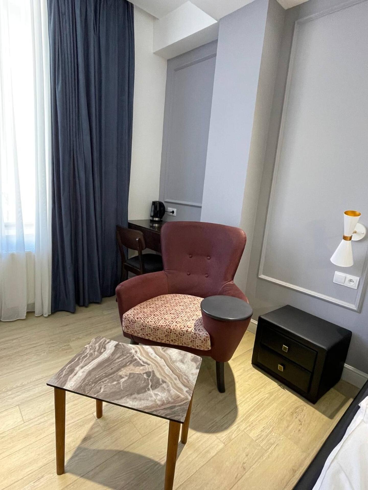 Studio Apartment with King Bed photo 3