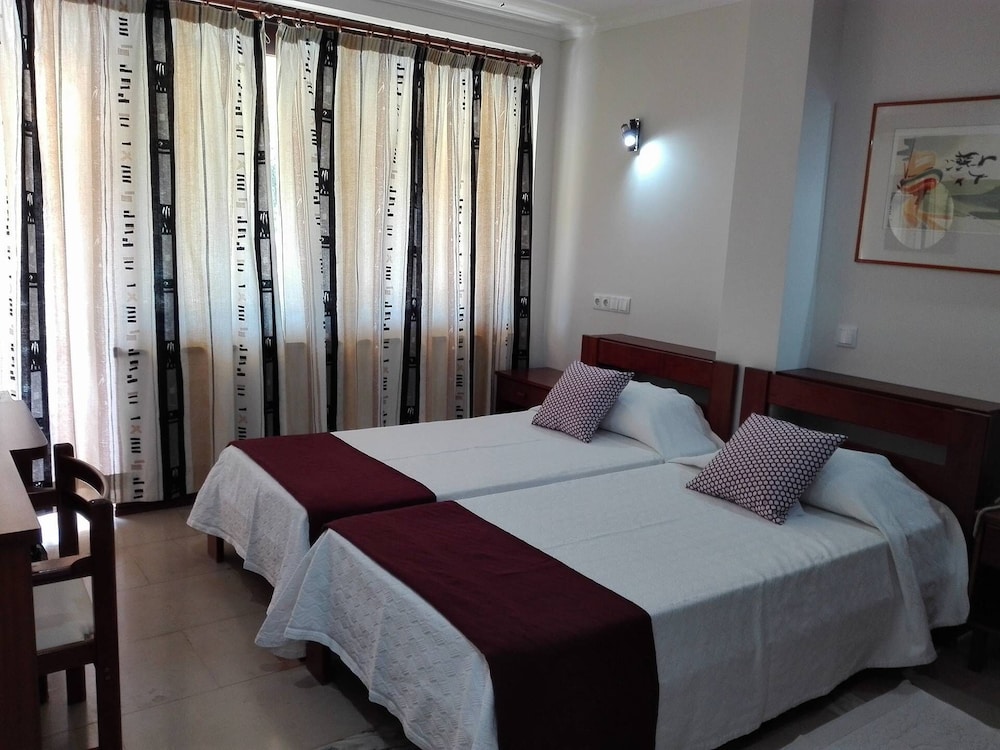 Double or Twin Room - Photo 6