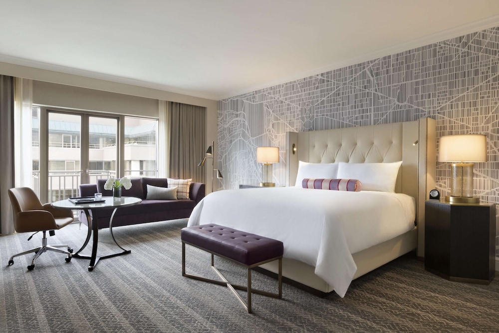 Fairmont Gold Signature Room, 1 King Bed, Non Smoking, Executive Level