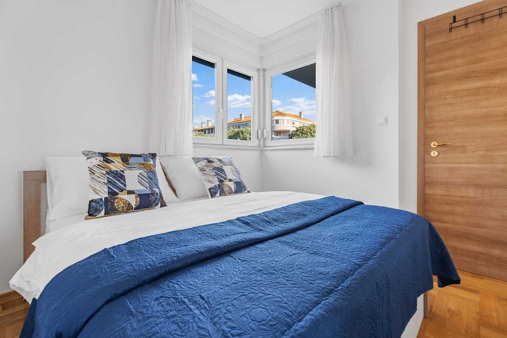 Apartment, Garden View