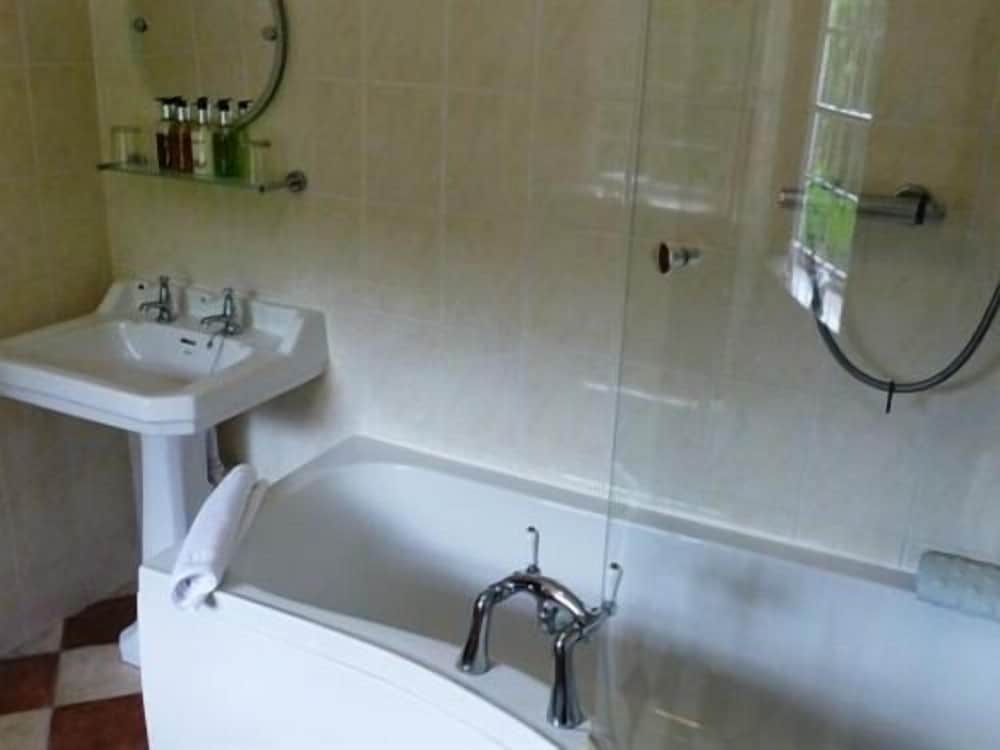 Double or Twin Room, Private Bathroom photo 3