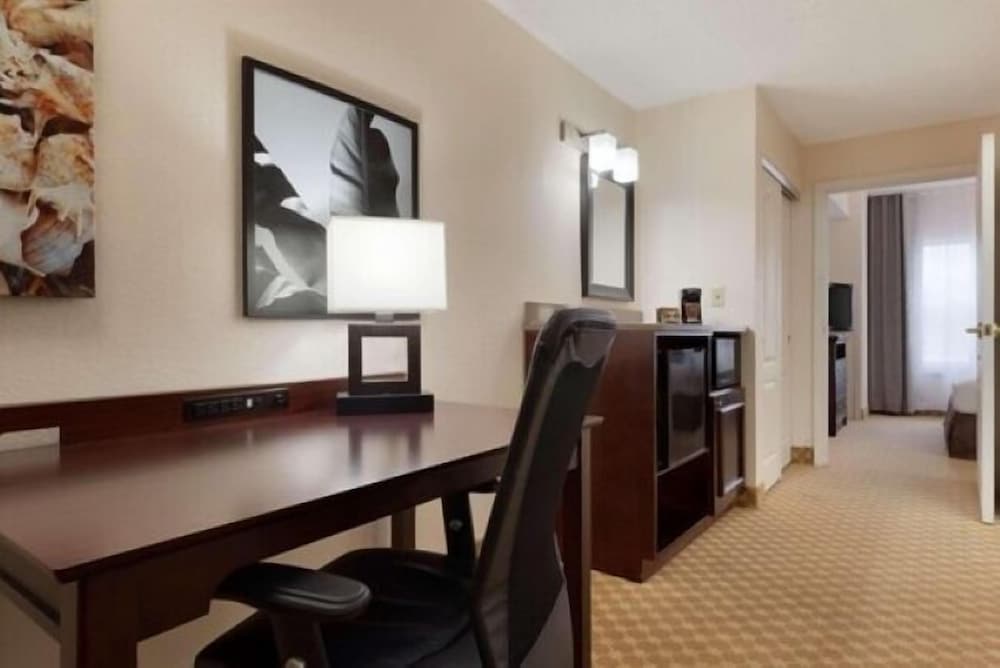 Suite, Multiple Beds, Non Smoking photo 2
