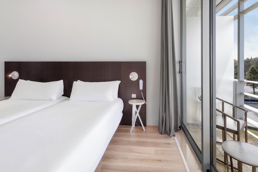 Standard Twin Room - Photo 3