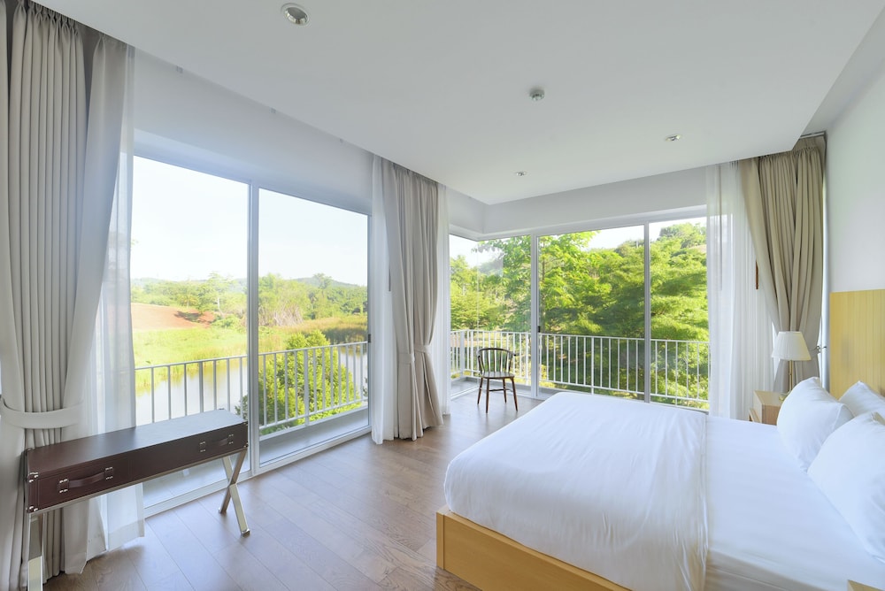Suite with Creek View