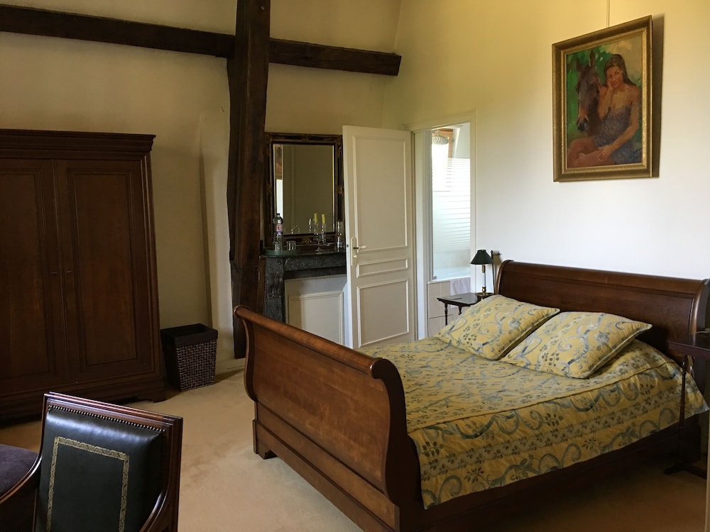 Suite - Louis Philippe Bedroom, Louis Xvi Living Room photo 1