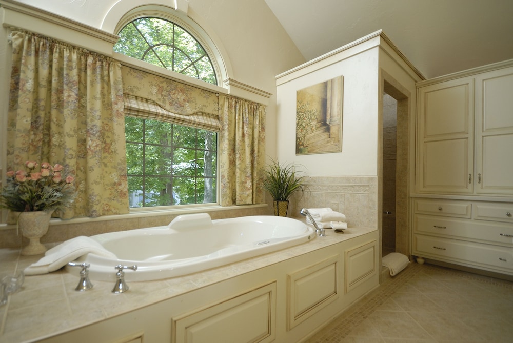 Luxury Suite, 1 King Bed (The Bella Suite) photo 2