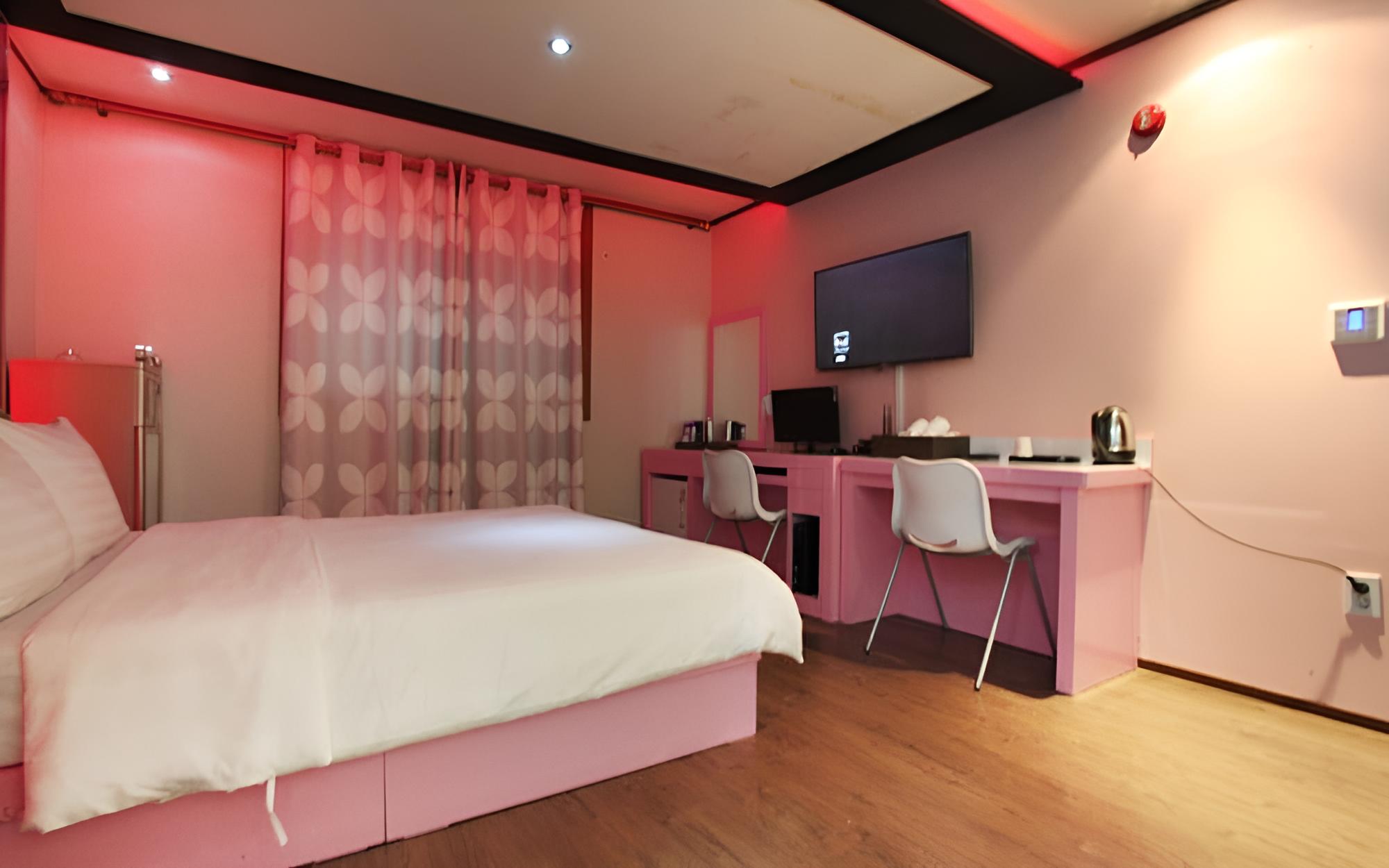 Room (Standard Room) - Photo 4