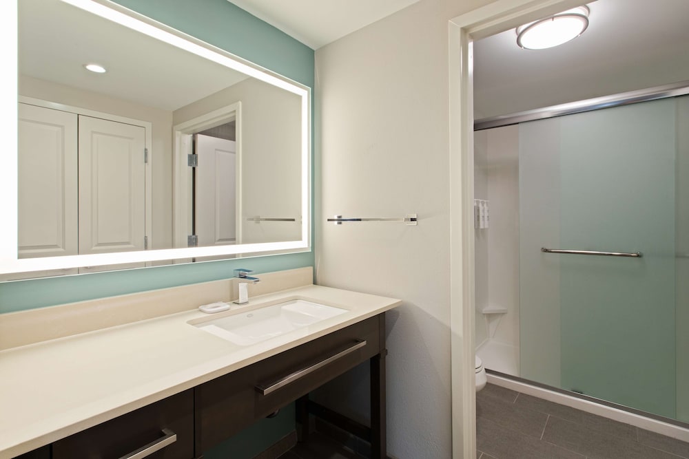 Suite, 1 Bedroom - Photo 3