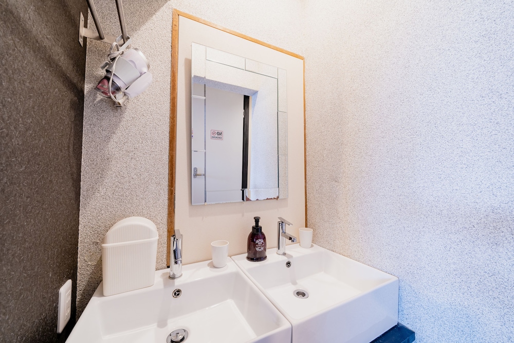 Japanese Style Small Room (Shared Bath and Toilet) photo 3