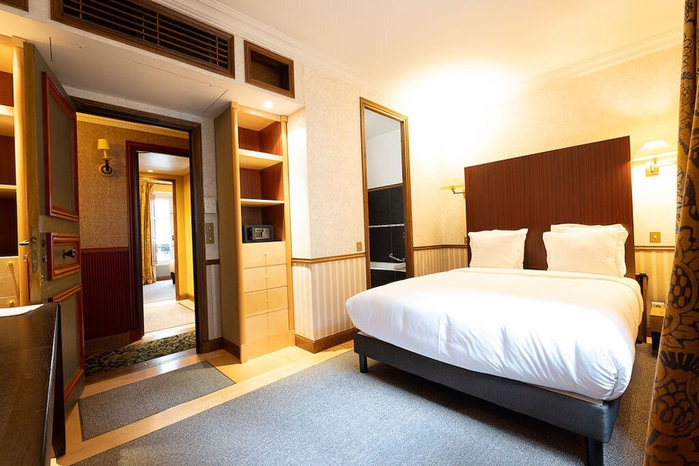 2 Connecting Rooms - 1 Double Room and 1 Twin Room photo 1