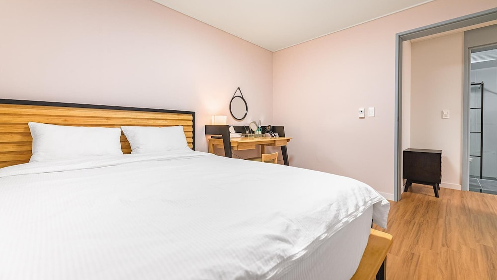 Basic Room, 1 Bedroom (201) - Photo 5