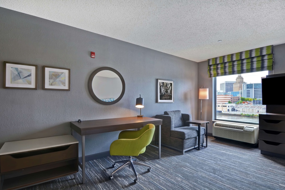 Suite, 2 Queen Beds (City & Water View) photo 3
