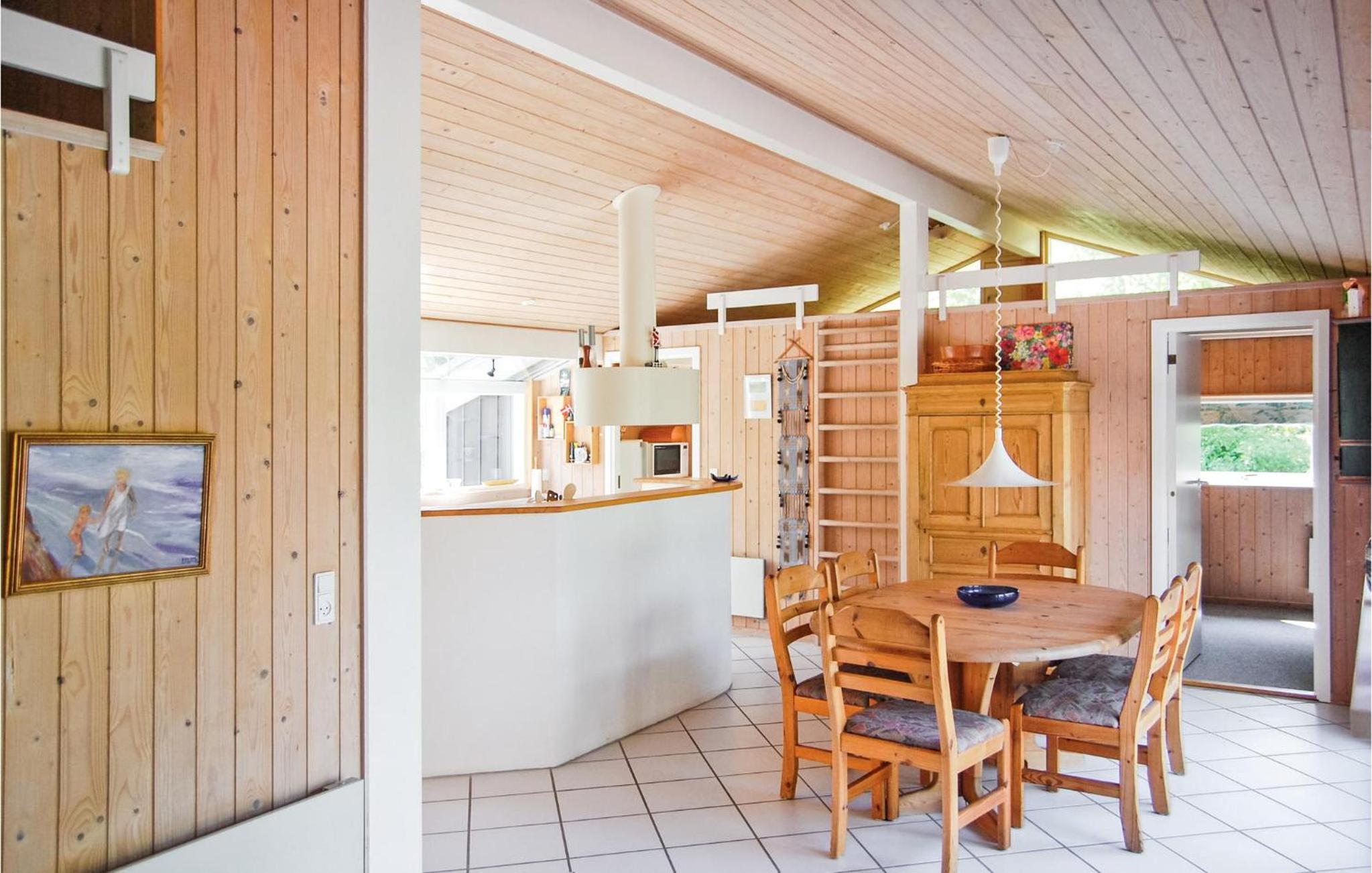 Four-Bedroom Vacation Home photo 3
